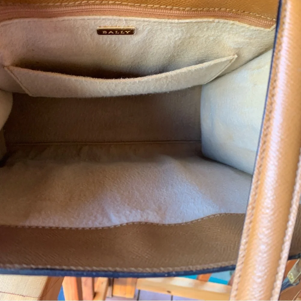 ❎ HOLD Bally Top Handle Shoulder Bag with Turnlock, Rare Vintage - Picture 9 of 12